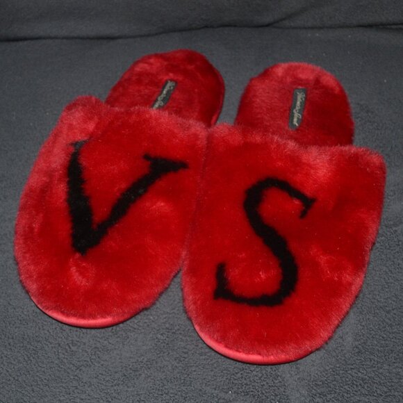 NWOT Victoria's Secret Red V S Closed Toe Faux Fur Slipper - Picture 4 of 5